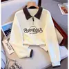 Moletom Feminino Plus Size com Blocos de Cor, Bordado de Letras, Gola Polo, Falso Duas Peças, Novo Estilo Primavera/Outono, Caimento Solto, Sem Capuz