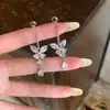 Brincos de Tarraxa Borboleta com Franja Zircônia Brilhante Prata Super Fada para Mulheres Brincos de Toque de Luxo Leve High-End Ornamentos de Orelha de Personalidade Única para Mulheres com Sensação de Menina Rica