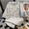 Camiseta Estampada Cartoon Estilo Ins Fofa de Manga Curta para Mulheres, Novo Estilo de Verão Casual Solta Gola Redonda Versátil Estilo College