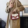 Bolso Cruzado Nuevo y Lindo con Estampado de Cerezas 2024, Bolso Cuadrado Pequeño con Asa Retorcida, Diseño Fresco de Bloques de Color, Bolso para Mujer