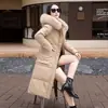 Chaqueta de plumón para mujer estilo europeo y americano, colección de invierno 2026, longitud media hasta la rodilla con cuello grande de piel de zorro, abrigo acolchado de algodón que ciñe la cintura