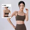 Ropa interior sin costuras del color de la base con cuello en U, tirantes finos, hermoso diseño en la espalda, sujetador de yoga con copas fijas, sujetador de fitness de una pieza push-up