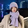 Nuevo Set de Invierno para Mujer, Sombrero Japonés Lindo para Cabeza Grande, Engrosado, Cálido, Orejas de Piel de Conejo, Protección Auditiva, Gorro de Punto y Bufanda, Set de 2 Piezas