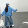 Atuendo del Día Nacional para Niñas: Conjunto de Chaqueta de Béisbol Roja y Pantalones de Trabajo, Moda Infantil 2026 Chaqueta Holgada