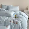 Estilo sencillo, juego de cuatro piezas 100% algodón con bonito bordado, funda de edredón de algodón puro, tamaño 1.8m, apto para todas las estaciones, juego de cama de tres piezas para dormitorios de estudiantes