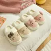Pantuflas de algodón para niños con suela gruesa y diseño lindo de gato, estilo a juego para padres e hijos, adecuadas para usar en exteriores, nueva colección de invierno, cálidas y acogedoras para uso en casa, disponibles para venta al por mayor
