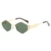 Gafas de Sol de Alta Gama Pequeñas con Forma de Diamante 2025 Nuevo Estilo Callejero de Celebridad de Internet Gafas de Sol Chica Caliente Americana 839 Venta al por Mayor