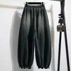 Foto real de pantalones vaqueros anchos de color liso de nuevo estilo otoño para mujer con paneles laterales, pantalones cargo cropped estilo tulipán