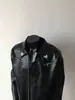 Chaqueta de motociclista de alta gama de la calle principal americana con bordado floral, cuero texturizado, corte ajustado, chaqueta corta retro americana