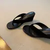 Versión de piel de oveja~Chanclas que aumentan la altura para mujeres bajitas, sandalias de verano para uso en exteriores, de suela gruesa, sandalias relajadas de tacón alto