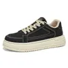 Zapatillas de caña baja con suela gruesa estilo callejero para hombre, nueva moda retro, antideslizantes, resistentes al desgaste, adecuadas para el uso diario y el estilo casual