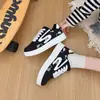 Zapatos Versátiles de Moda, Zapatillas Blancas Cómodas y Transpirables, Talla Grande, Nuevos Zapatos Deportivos para Mujer Primavera y Otoño, Zapatos Casuales con Estilo