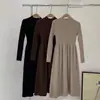 Falda de Punto Ajustada Estilo Hepburn Otoño e Invierno Costuras que Marcan la Cintura Vestido para Mujer Cuello de Media Tortuga Moderno 2024