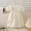 Vestido de Verão Feminino 2026 Vestido Floral Bordado Novo Estiloso Conjunto de Verão Infantil com Senso de Design