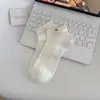 Meias Curtas Bordadas com Gato de Desenho Estilo Japonês Soft Girl para Mulheres, Versáteis e Respiráveis, Adequadas para Combinar com Tênis Brancos
