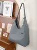 Suministro exclusivo transfronterizo de bolsos tote de piel de vaca suave de capa superior para mujer, bolsos de hombro casuales de gran capacidad, bolsos de moda y versátiles al por mayor