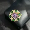 Broche Verde Floral Vazado de Dupla Finalidade com Pedras Incrustadas, Elegante e Sofisticado Acessório de Pino para Lenço Floral para Mulheres