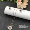 Conjunto de pendientes y collar Xuping estilo vintage de nicho europeo y americano transfronterizo, conjunto de joyería elegante de aleación de cobre, venta al por mayor y hecho a medida