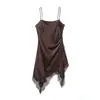 Vestido de Verano 2026 Estilo Nuevo Sexy Estilo Europeo y Americano para Mujer con Ribete de Encaje y Tirantes Finos, Vestido Corto de Color Sólido con Dobladillo Irregular