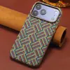 Compatible con iPhone 18 Pro Max, funda de teléfono de carga inalámbrica magnética, cubierta protectora de cuero estilo bordado popular Apple 17