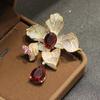 Broche de Flor de Zircón Rojo Elegante de Alta Calidad Atmosférico Exagerado Pin de Flor de Gota de Agua Oro de Doble Color Corsage Accesorios para Mujer