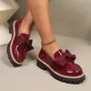 Sapatos pequenos de couro estilo britânico transfronteiriços primavera 2026 sapatos femininos de sola grossa cor sólida mocassins slip-on com laço para mulheres