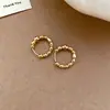 Nuevos pendientes redondos de circón vintage europeos y americanos, lujo ligero, ear cuffs de moda de alta gama, pendientes de nicho elegantes y versátiles para mujer