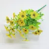 Venta al por mayor transfronteriza 7 Tenedores Eucalipto Flor de imitación Margarita pequeña Ciruela Tela Ramo para exteriores Decoración de planta