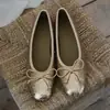 Estilo Novo Primavera 2026 Sapatilhas Elegantes e Versáteis Estilo Francês com Laço Baixo, Solas Macias e Bico Baixo para Mulheres