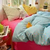 Juego de ropa de cama a rayas amarillo dopamina estilo girlish de algodón puro de clase A, juego de cuatro piezas, funda de edredón para dormitorio de estudiante, juego de tres piezas de sábana 4