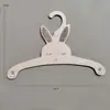 Loja de roupas infantis adereços de fotografia cabide de roupas pendurado formato de animal fofo engraçado área de fotografia da loja de roupas logotipo
