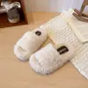 Elegantes y minimalistas pantuflas peludas para mujer, diseñadas para usar en exteriores, nueva colección otoño/invierno 2026, de moda y versátiles, cómodas pantuflas peludas de una sola tira para mujer