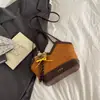 Bolso Casual Retro de Moda para Mujer, Bolso Cubo con Diseño de Nicho, Nuevo Estilo Invierno 2025, Bolso Cruzado de Hombro Personalizado