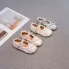 Zapatos de piel para niños 2026 nuevo estilo popular con lazo, zapatos de princesa, suela suave, con cordones, zapatos individuales para niñas pequeñas