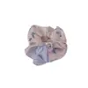 Scrunchie Floral Bicolor Fresco e Doce com uma Vibe Etérea, Perfeito para Penteados Presos e Coques