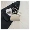 Bolsa de Mão de Luxo Estilo Coreano 2025 Nova Moda Outono e Inverno Bolsa de Ombro Casual Bolsa Concha para Trabalho e Dia a Dia Bolsa Feminina