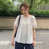 Camisa de verano nueva para mujer talla grande con un diseño elegante, cintura alta plisada, efecto adelgazante para figuras ligeramente rellenas, top fino de manga corta
