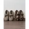 Sapatos Mary Jane para Mulheres 2025 Nova Moda Versátil Bico Redondo Velcro Quente Sapatos Planos de Pele