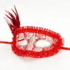 Máscara de Meio Rosto de Princesa Preto e Branco com Pena e Pérolas para Baile de Máscaras de Halloween Acessórios de Festa para Adultos