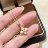 Collar de Plata de Ley S925 Lujo Ligero con Forma de Rombo y Concha Blanca de Trébol de Cuatro Hojas para Mujer, Artesanía de Alta Gama, Cadena Versátil para Clavícula, Venta al por Mayor de Una Pieza