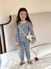 Nuevo conjunto de pijama de otoño e invierno para niñas timo, que consta de una parte superior y una inferior, ropa de otoño e invierno para niños, pijamas casuales con temática de dibujos animados y pantalones para dormir