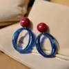 Pendientes Circulares de Colores Contrastantes Rojo Niebla y Azul, Elegantes Pendientes Retro de Estilo Hong Kong, Nicho Único, Pendientes de Lujo Ligero y de Alta Gama para Mujer
