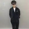 Terno Terno para Meninos Outono 2025 Nova Roupa Infantil Solta Moda Bonito Pequeno Terno Conjunto de Duas Peças para Cabelo