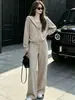 Conjunto Casual Feminino Outono 2026 Novo Estilo Cor Sólida Jaqueta com Zíper e Capuz Calça Larga de Cintura Alta Longa Conjunto de Três Peças