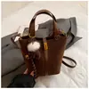 Bolso Bandolera de Lujo Ligero Bolso Cubo Casual para Mujer Otoño e Invierno 2025 Nuevo Estilo Coreano Bolso de Hombro de Moda Bolso Cruzado para Viajar