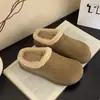 Pantuflas de algodón cerradas con forro de felpa, modelo nuevo de invierno 2026, medias pantuflas peludas estilo Birkenstock para mujer para usar afuera
