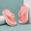 Chinelos de Sola Grossa para Mulheres, Moda Verão para Uso Externo, Sandálias com Salto Plataforma, Chinelos de Férias em Sanya, Chinelos Personalizados para Praia e Litoral