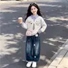 Sudadera Elegante Dulce de Dos Piezas Falsas con Cuello Polo para Niñas de Edad Media y Grandes, Conjunto de Dos Piezas de Jeans con Dibujo Dulce de Conejito