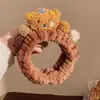Diadema de felpa de dibujos animados para otoño e invierno para mujer, nuevo estilo 2026, diseñada específicamente para lavarse la cara, con una corona alta, antideslizante y función de sujeción del cabello, un accesorio para el cabello