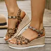 Sandalias de verano gruesas para exteriores de talla grande, estilo europeo y americano, con hebilla, tacones de cuña de punta abierta transfronterizos, venta al por mayor en tallas grandes